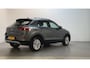Volkswagen T-Roc 1.0 TSI 110pk Life Business Stoelverwarming Parkeersensoren Navigatie App-Connect
