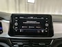 Volkswagen T-Roc 1.0 TSI 110pk Life Business Stoelverwarming Parkeersensoren Navigatie App-Connect