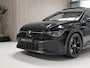 Volkswagen Golf 2.0 TSI GTI Clubsport 300PK - DEALER ONDERHOUDEN - PANORAMADAK - BLACK ON BLACK - HARMAN KARDON - STUUR + STOELVERWARMING