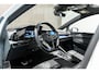 Volkswagen Golf 1.5 eTSI DSG R-Line Pano IQ Camera
