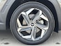 Hyundai Tucson 1.6 T-GDI HEV 230pk Premium Sky / Dealer onderhouden / Glazen schuif- en kanteldak / Trekgewicht 1650 kg / Elektrische achterklep / Stuur- Stoel & Achterbank verwarming / Rondomzicht camera / Stoelventilatie / Adaptief cruise control / Krell Audio Systeem /