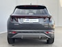 Hyundai Tucson 1.6 T-GDI HEV 230pk Premium Sky / Dealer onderhouden / Glazen schuif- en kanteldak / Trekgewicht 1650 kg / Elektrische achterklep / Stuur- Stoel & Achterbank verwarming / Rondomzicht camera / Stoelventilatie / Adaptief cruise control / Krell Audio Systeem /