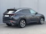 Hyundai Tucson 1.6 T-GDI HEV 230pk Premium Sky / Dealer onderhouden / Glazen schuif- en kanteldak / Trekgewicht 1650 kg / Elektrische achterklep / Stuur- Stoel & Achterbank verwarming / Rondomzicht camera / Stoelventilatie / Adaptief cruise control / Krell Audio Systeem /
