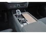 Volvo XC90 T8 Recharge AWD Plus Dark - Luchtvering - Panorama/schuifdak - IntelliSafe Assist & Surround - 360º Camera - Harman/Kardon audio - Adaptieve LED koplampen - Verwarmde voorstoelen, stuur & achterbank - Parkeersensoren voor & achter - Elektr. bedienb. voorstoelen met geheugen - Draadloze tel. lader - Extra getint glas - 21' LMV