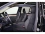 Volvo XC90 T8 Recharge AWD Plus Dark - Luchtvering - Panorama/schuifdak - IntelliSafe Assist & Surround - 360º Camera - Harman/Kardon audio - Adaptieve LED koplampen - Verwarmde voorstoelen, stuur & achterbank - Parkeersensoren voor & achter - Elektr. bedienb. voorstoelen met geheugen - Draadloze tel. lader - Extra getint glas - 21' LMV