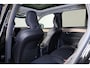 Volvo XC90 T8 Recharge AWD Plus Dark - Luchtvering - Panorama/schuifdak - IntelliSafe Assist & Surround - 360º Camera - Harman/Kardon audio - Adaptieve LED koplampen - Verwarmde voorstoelen, stuur & achterbank - Parkeersensoren voor & achter - Elektr. bedienb. voorstoelen met geheugen - Draadloze tel. lader - Extra getint glas - 21' LMV