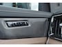 Volvo XC90 T8 Recharge AWD Plus Dark - Luchtvering - Panorama/schuifdak - IntelliSafe Assist & Surround - 360º Camera - Harman/Kardon audio - Adaptieve LED koplampen - Verwarmde voorstoelen, stuur & achterbank - Parkeersensoren voor & achter - Elektr. bedienb. voorstoelen met geheugen - Draadloze tel. lader - Extra getint glas - 21' LMV