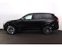 Volvo XC90 T8 Recharge AWD Plus Dark - Luchtvering - Panorama/schuifdak - IntelliSafe Assist & Surround - 360º Camera - Harman/Kardon audio - Adaptieve LED koplampen - Verwarmde voorstoelen, stuur & achterbank - Parkeersensoren voor & achter - Elektr. bedienb. voorstoelen met geheugen - Draadloze tel. lader - Extra getint glas - 21' LMV