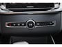 Volvo XC90 T8 Recharge AWD Plus Dark - Luchtvering - Panorama/schuifdak - IntelliSafe Assist & Surround - 360º Camera - Harman/Kardon audio - Adaptieve LED koplampen - Verwarmde voorstoelen, stuur & achterbank - Parkeersensoren voor & achter - Elektr. bedienb. voorstoelen met geheugen - Draadloze tel. lader - Extra getint glas - 21' LMV
