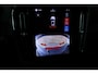 Volvo EX40 Single Motor Plus 70 kWh | Stoelverwarming | Stuurwielverwarming | Parkeersensoren voor + achter | Google Infotainment | Semi-Electrische Wegklapbare Trekhaak | Warmtepomp | Comfortstoelen |