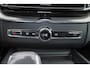Volvo XC60 T8 Recharge AWD Plus Black Edition - Panorama/schuifdak - IntelliSafe Assist & Surround - 360º Camera - Harman/Kardon audio - Adaptieve LED koplampen - Verwarmde voorstoelen, stuur & achterbank - Parkeersensoren voor & achter - Head up display - Draadloze tel. lader - Extra getint glas - Inklapbare trekhaak - 21' LMV