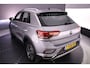 Volkswagen T-Roc Style 1.5 TSI 150pk DSG Automaat Adaptive cruise control, Achteruitrijcamera, Stoelverwarming, Parkeersensoren, Elektrische achterklep, LED koplampen, App connect