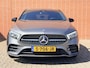 Mercedes-Benz A-klasse A 180 AMG Line | Premium | Nightpakket | Spiegelpakket | Stoelverwarming | Achteruitrijcamera | Smartphone integratie |