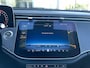 Mercedes-Benz E-klasse E 300 e AMG Line | Smartphone integratie | Achteruitrijcamera | Dodehoekassisent | Distronic | Spoorassistent | Winterpakket | Trekhaak