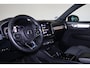 Volvo XC40 T5 Recharge Plus Dark - IntelliSafe Assist & Surround - Harman/Kardon audio - Parkeercamera achter - Verwarmde voorstoelen & stuur - Parkeersensoren voor & achter - Elektr. bedienb. voorstoelen met geheugen links - Draadloze tel. lader - Extra getint glas - 19' LMV