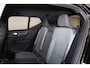 Volvo XC40 T5 Recharge Plus Dark - IntelliSafe Assist & Surround - Harman/Kardon audio - Parkeercamera achter - Verwarmde voorstoelen & stuur - Parkeersensoren voor & achter - Elektr. bedienb. voorstoelen met geheugen links - Draadloze tel. lader - Extra getint glas - 19' LMV