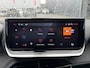Peugeot 2008 1.2 Benzine 100 Pk. Allure *** ( Ook in Wit of Blauw Leverbaar ) *** * Draadloos Navigatie & Spotify via Apple Carplay / Android Auto * L.M. Velgen * Climate & Cruise Control * Dab Radio * Voorzijde en Achter Parkeer Sensoren * Vingerhoets; Vierde Generatie Eersteklas Service. Al meer dan 100 jaar een begrip in de Brabantse Kempen.