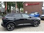 Peugeot 2008 1.2 Benzine 100 Pk. Allure *** ( Ook in Wit of Blauw Leverbaar ) *** * Draadloos Navigatie & Spotify via Apple Carplay / Android Auto * L.M. Velgen * Climate & Cruise Control * Dab Radio * Voorzijde en Achter Parkeer Sensoren * Vingerhoets; Vierde Generatie Eersteklas Service. Al meer dan 100 jaar een begrip in de Brabantse Kempen.