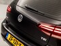 Volkswagen Golf 1.0 TSI Sportline (APPLE CARPLAY, BLACK PACK, GROOT NAVI, CAMERA, SPORTSTOELEN, ADAPTIVE CRUISE, GETINT GLAS, PARKEERSENSOREN, NIEUWSTAAT)