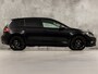 Volkswagen Golf 1.0 TSI Sportline (APPLE CARPLAY, BLACK PACK, GROOT NAVI, CAMERA, SPORTSTOELEN, ADAPTIVE CRUISE, GETINT GLAS, PARKEERSENSOREN, NIEUWSTAAT)
