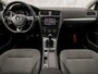 Volkswagen Golf 1.0 TSI Sportline (APPLE CARPLAY, BLACK PACK, GROOT NAVI, CAMERA, SPORTSTOELEN, ADAPTIVE CRUISE, GETINT GLAS, PARKEERSENSOREN, NIEUWSTAAT)