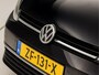 Volkswagen Golf 1.0 TSI Sportline (APPLE CARPLAY, BLACK PACK, GROOT NAVI, CAMERA, SPORTSTOELEN, ADAPTIVE CRUISE, GETINT GLAS, PARKEERSENSOREN, NIEUWSTAAT)