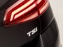 Volkswagen Golf 1.0 TSI Sportline (APPLE CARPLAY, BLACK PACK, GROOT NAVI, CAMERA, SPORTSTOELEN, ADAPTIVE CRUISE, GETINT GLAS, PARKEERSENSOREN, NIEUWSTAAT)