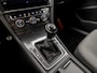 Volkswagen Golf 1.0 TSI Sportline (APPLE CARPLAY, BLACK PACK, GROOT NAVI, CAMERA, SPORTSTOELEN, ADAPTIVE CRUISE, GETINT GLAS, PARKEERSENSOREN, NIEUWSTAAT)