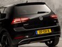 Volkswagen Golf 1.0 TSI Sportline (APPLE CARPLAY, BLACK PACK, GROOT NAVI, CAMERA, SPORTSTOELEN, ADAPTIVE CRUISE, GETINT GLAS, PARKEERSENSOREN, NIEUWSTAAT)