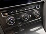 Volkswagen Golf 1.0 TSI Sportline (APPLE CARPLAY, BLACK PACK, GROOT NAVI, CAMERA, SPORTSTOELEN, ADAPTIVE CRUISE, GETINT GLAS, PARKEERSENSOREN, NIEUWSTAAT)