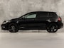 Volkswagen Golf 1.0 TSI Sportline (APPLE CARPLAY, BLACK PACK, GROOT NAVI, CAMERA, SPORTSTOELEN, ADAPTIVE CRUISE, GETINT GLAS, PARKEERSENSOREN, NIEUWSTAAT)