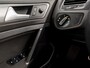 Volkswagen Golf 1.0 TSI Sportline (APPLE CARPLAY, BLACK PACK, GROOT NAVI, CAMERA, SPORTSTOELEN, ADAPTIVE CRUISE, GETINT GLAS, PARKEERSENSOREN, NIEUWSTAAT)