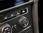 Volkswagen Golf 1.0 TSI Sportline (APPLE CARPLAY, BLACK PACK, GROOT NAVI, CAMERA, SPORTSTOELEN, ADAPTIVE CRUISE, GETINT GLAS, PARKEERSENSOREN, NIEUWSTAAT)