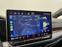 Volkswagen Golf Variant 1.5 eTSI R-Line Business Digital Cockpit 12.9 inch Touchscreen Camera ACC Lane Assist Side Assist CarPlay DAB Climatronic Stoelverwarming Privacy Glass 17 inch LM Velgen Pure White