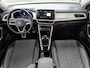 Volkswagen T-Roc 1.0 TSI 85 kW Move Discover Media Navi Digital Cockpit App-Connect DAB Climatronic Stoelverwarming Privacy Glass Park Assist Lane Assist Front Assist 17 inch LM Velgen Ascot Gray