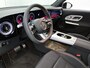 Mercedes-Benz GLB 250+ Business Solution AMG 7p. 85.5 kWh | Premium pakket | Winterpakket | Nightpakket | Parkeerpakket | Trekhaak | GUARD 360° | Warmtewerend, donkergetint glas | Vast panoramadak | 19” vijfspaaks lichtmetalen AMG-velgen |