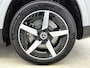 Mercedes-Benz GLB 250+ Business Solution AMG 7p. 85.5 kWh | Premium pakket | Winterpakket | Nightpakket | Parkeerpakket | Trekhaak | GUARD 360° | Warmtewerend, donkergetint glas | Vast panoramadak | 19” vijfspaaks lichtmetalen AMG-velgen |