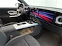 Mercedes-Benz GLB 250+ Business Solution AMG 7p. 85.5 kWh | Premium pakket | Winterpakket | Nightpakket | Parkeerpakket | Trekhaak | GUARD 360° | Warmtewerend, donkergetint glas | Vast panoramadak | 19” vijfspaaks lichtmetalen AMG-velgen |