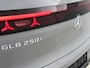Mercedes-Benz GLB 250+ Business Solution AMG 7p. 85.5 kWh | Premium pakket | Winterpakket | Nightpakket | Parkeerpakket | Trekhaak | GUARD 360° | Warmtewerend, donkergetint glas | Vast panoramadak | 19” vijfspaaks lichtmetalen AMG-velgen |