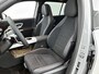 Mercedes-Benz GLB 250+ Business Solution AMG 7p. 85.5 kWh | Premium pakket | Winterpakket | Nightpakket | Parkeerpakket | Trekhaak | GUARD 360° | Warmtewerend, donkergetint glas | Vast panoramadak | 19” vijfspaaks lichtmetalen AMG-velgen |