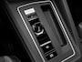 Volkswagen Golf 1.5 eTSI DSG7 Automaat Trekhaak Camera LED IQ Matrix Stoel en Stuurverwarming Adaptive Cruise Control Digitaal Display DAB Apple Carplay Android Auto Climate Control