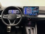 Volkswagen Golf 1.5 eTSI DSG7 Automaat Trekhaak Camera LED IQ Matrix Stoel en Stuurverwarming Adaptive Cruise Control Digitaal Display DAB Apple Carplay Android Auto Climate Control