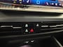 Volkswagen Golf 1.5 eTSI DSG7 Automaat Trekhaak Camera LED IQ Matrix Stoel en Stuurverwarming Adaptive Cruise Control Digitaal Display DAB Apple Carplay Android Auto Climate Control