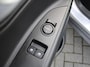 Kia Stonic 1.0 T-GDi MHEV DynamicLine | Stoelverwarming | Camera | Parkeersensor v+a | Clima | Navi | Apple Carplay/Android Auto | 15" LM | Cruise |