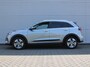 Kia Niro EV e-Niro DynamicPlusLine 64 kWh | Schuif-/kantel dak | Cruise adapt.| Navi | 17" LM | Stuur-/stoelverwarming | Camera | Clima |