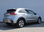 Kia Niro EV e-Niro DynamicPlusLine 64 kWh | Schuif-/kantel dak | Cruise adapt.| Navi | 17" LM | Stuur-/stoelverwarming | Camera | Clima |