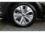 Kia Niro EV e-Niro DynamicPlusLine 64 kWh | Warmtepomp | Schuif/kantel dak | 17" LM | Airco | Cruise | Navi | Camera |
