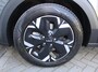 Kia Niro EV Light Edition 64.8 kWh | Camera | Cruise adapt. | Clima | 17" LM | Navi | Keyless | All season banden | 17% bijtelling |