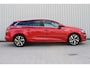 Renault Megane Estate 1.2 TCe Bose | 100% dealer onderhouden | Adaptieve cruise control | Stoelverwarming | Climate control | Climate control | Bluetooth | Trekhaak | Parkeercamera | Head-up display |