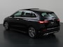Mercedes-Benz B-klasse 180 Business Solution AMG | Panoramadak | Winter pakket | Memory stoelen | Trekhaak | Parkeercamera | Sfeerverlichting |